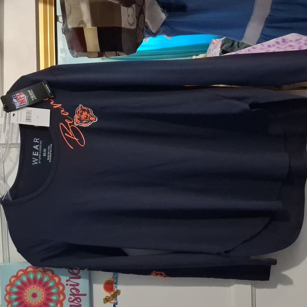 Medium wear by Erin Andrew's NWT Chicago Bears long sleeve tshirt